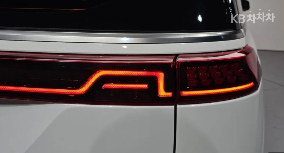 Kia Carnival — miniaturë 7