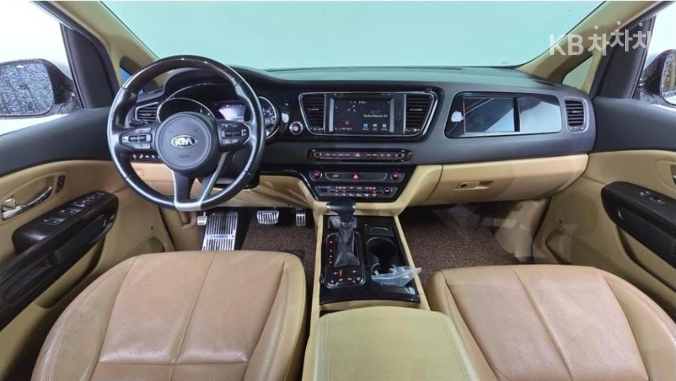 Kia Carnival — miniaturë 7