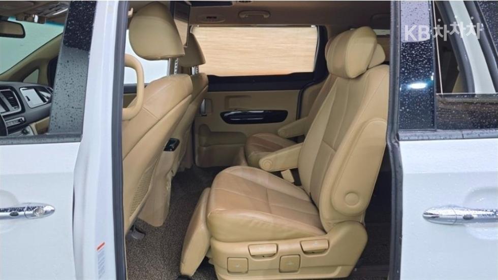 Kia Carnival — miniaturë 11