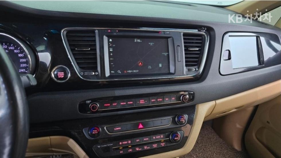 Kia Carnival — miniaturë 13