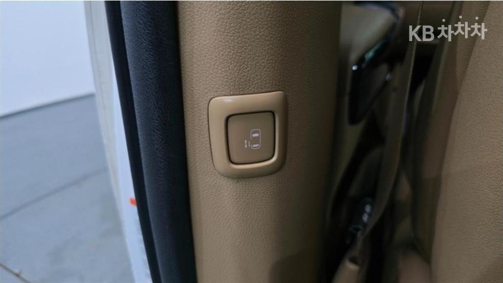 Kia Carnival — miniaturë 17