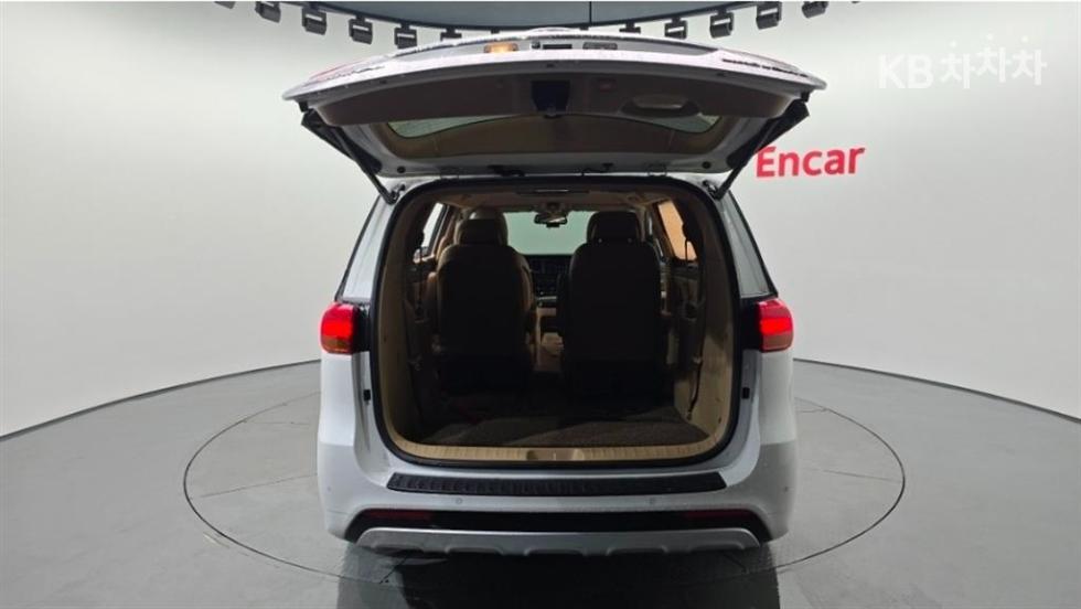 Kia Carnival — miniaturë 19