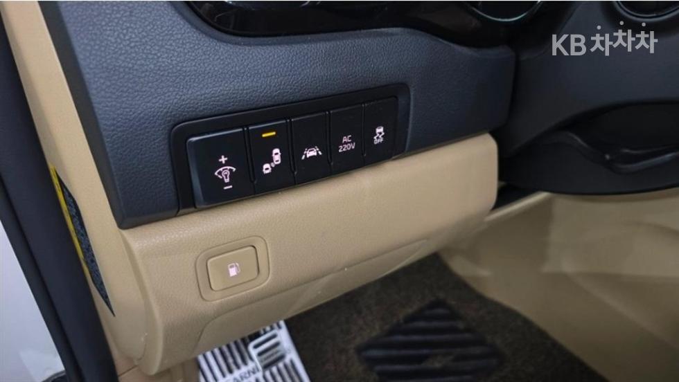 Kia Carnival — miniaturë 20