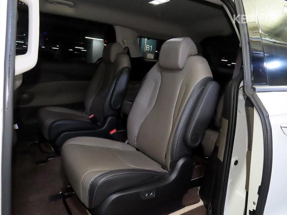 Kia Carnival — miniaturë 7