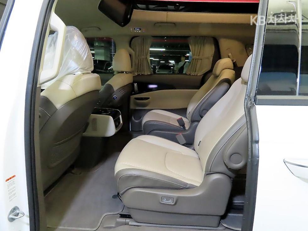 Kia Carnival — miniaturë 7