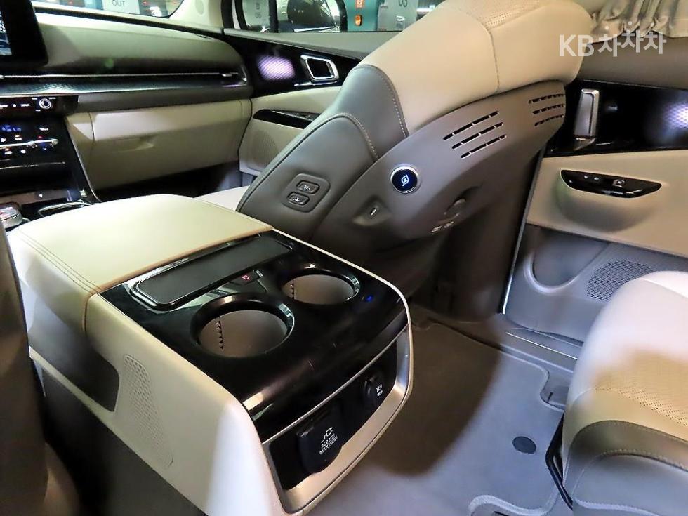 Kia Carnival — miniaturë 15