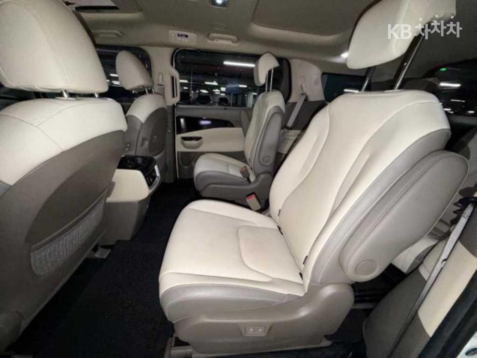 Kia Carnival — miniaturë 7