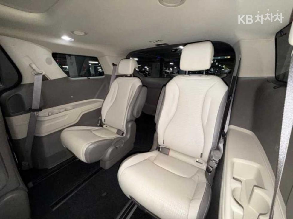 Kia Carnival — miniaturë 10