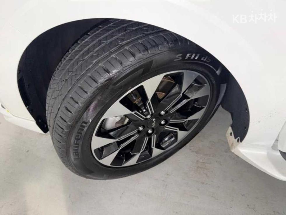 Kia Carnival — miniaturë 20