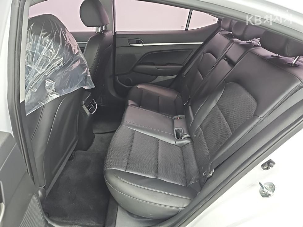 Hyundai Avante — miniaturë 12
