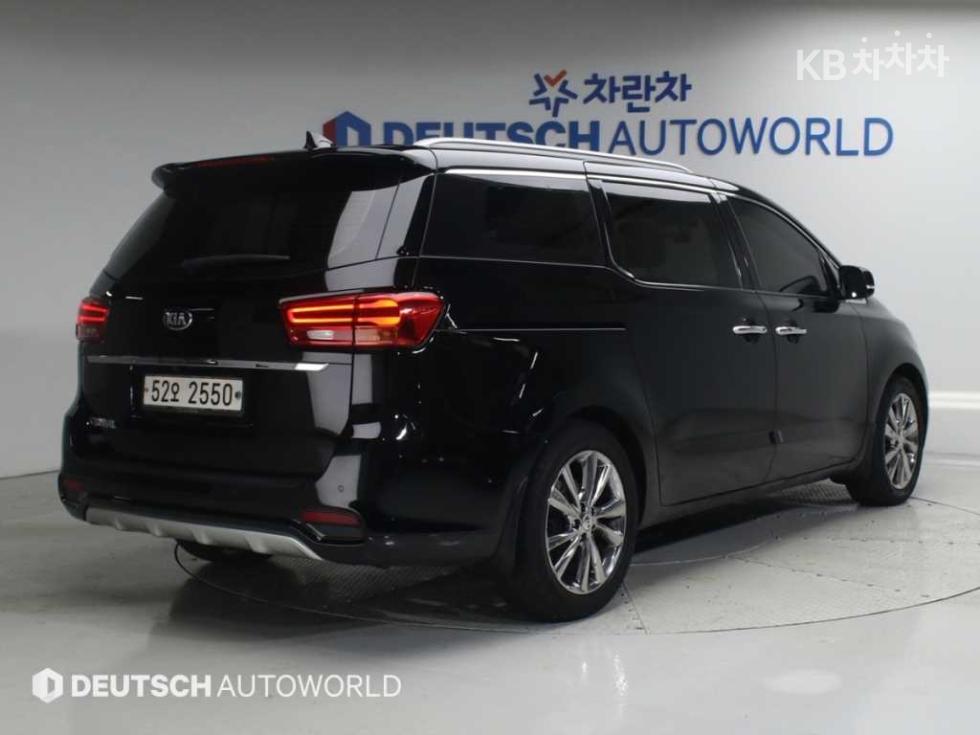 Kia Carnival — miniaturë 2