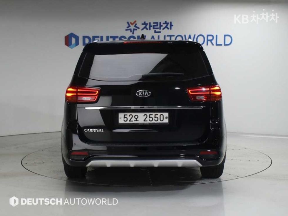 Kia Carnival — miniaturë 4