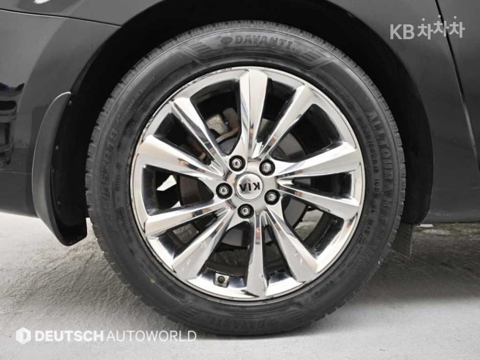 Kia Carnival — miniaturë 5