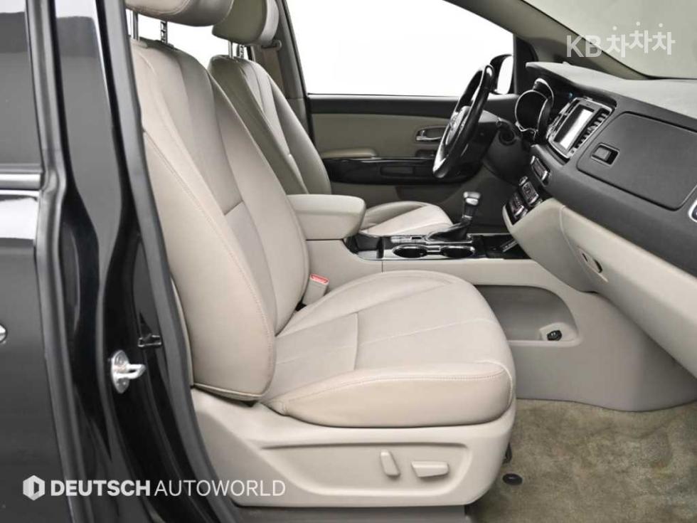 Kia Carnival — miniaturë 10