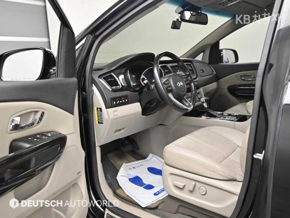 Kia Carnival — miniaturë 11