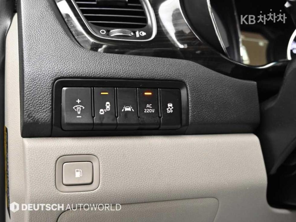 Kia Carnival — miniaturë 17