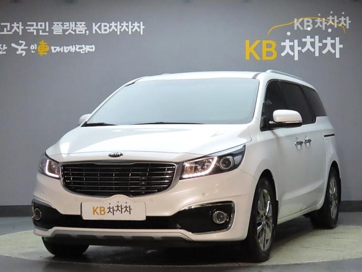 Kia Carnival 9-seater Prestige — foto 1