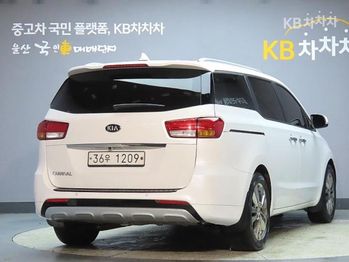Kia Carnival — miniaturë 2