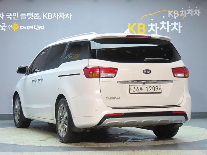 Kia Carnival — miniaturë 4