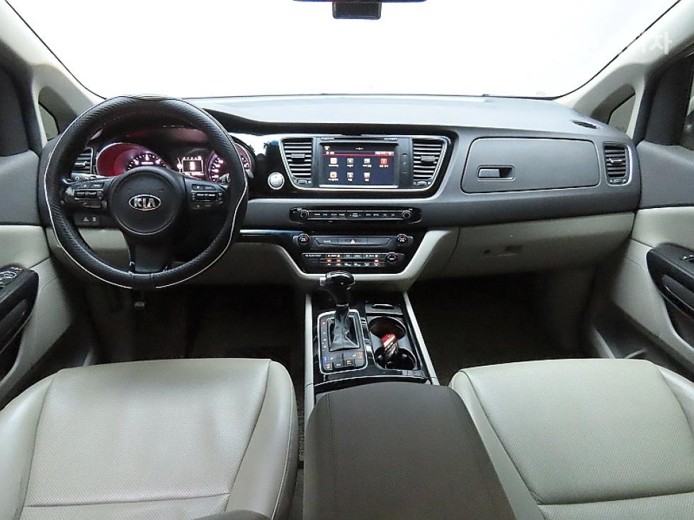 Kia Carnival — miniaturë 6
