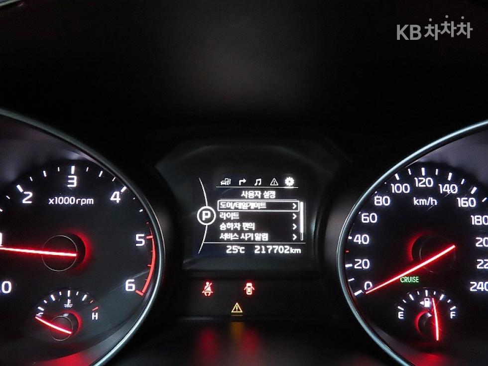 Kia Carnival — miniaturë 8