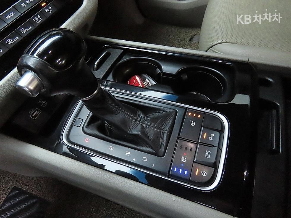 Kia Carnival — miniaturë 9