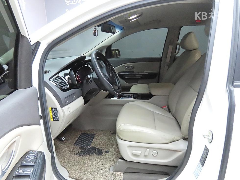 Kia Carnival — miniaturë 10