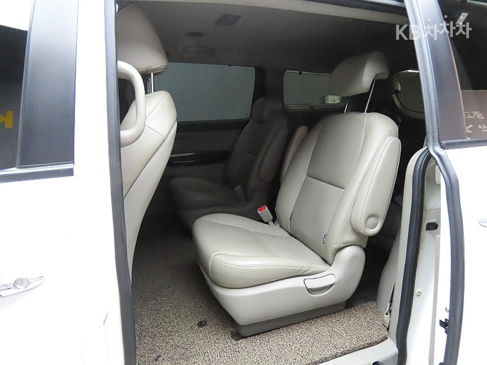 Kia Carnival — miniaturë 11