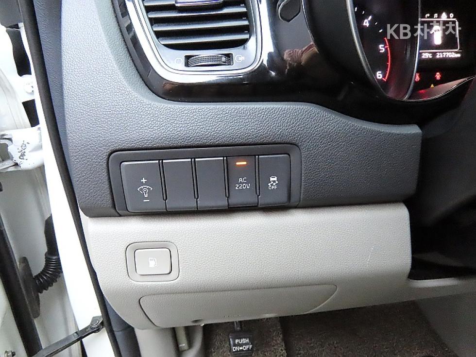 Kia Carnival — miniaturë 13