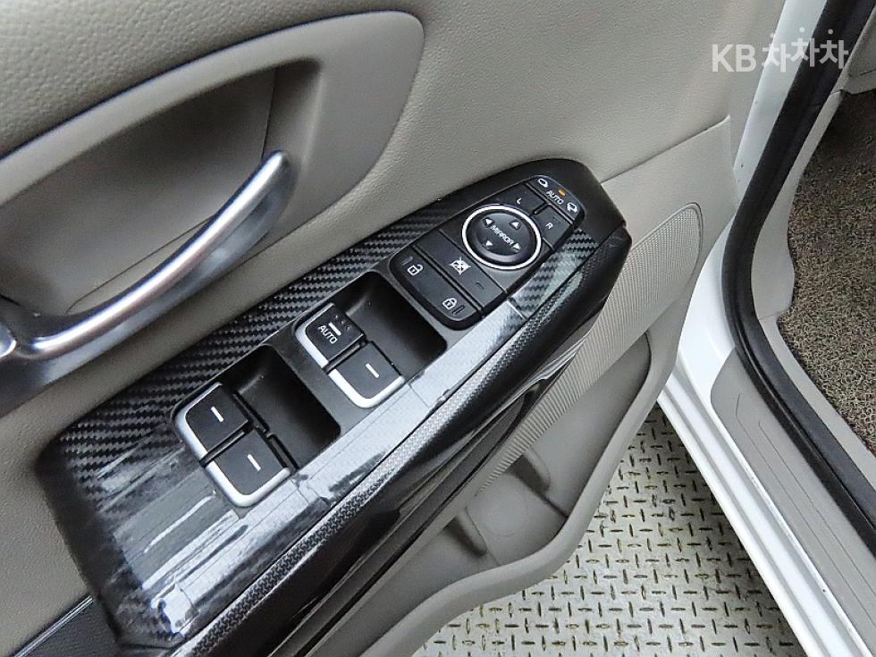 Kia Carnival — miniaturë 14
