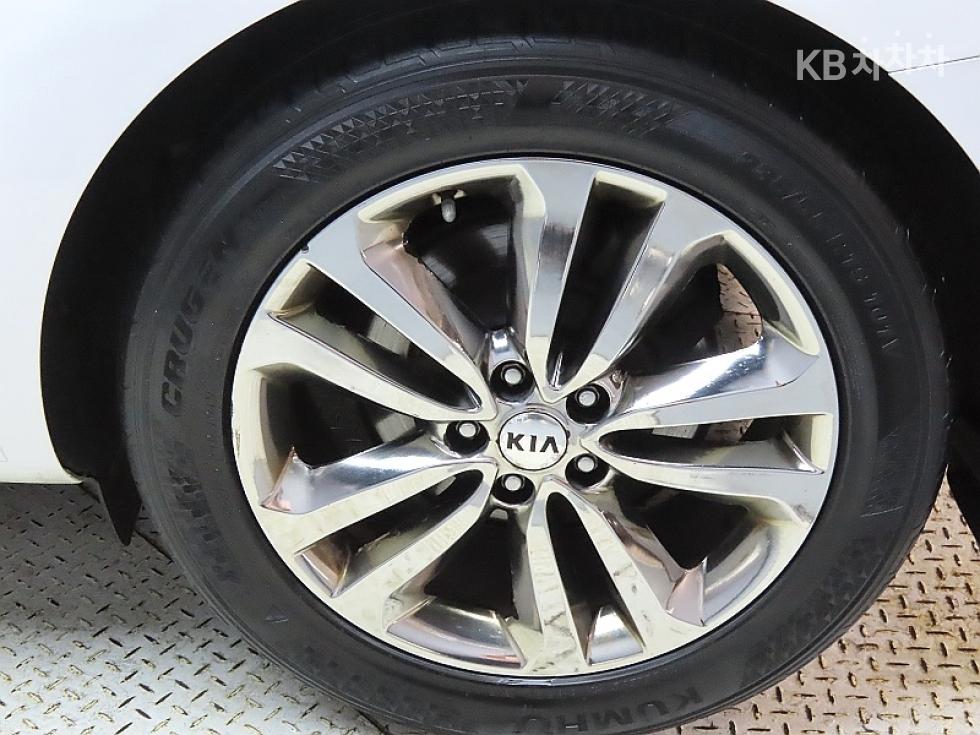 Kia Carnival — miniaturë 20