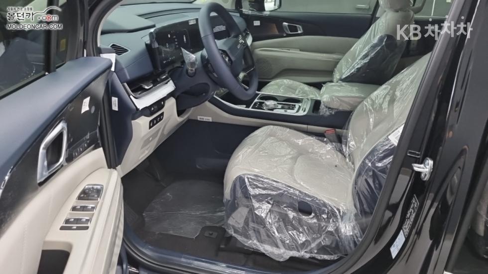 Kia Carnival — miniaturë 9