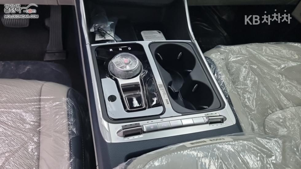 Kia Carnival — miniaturë 14