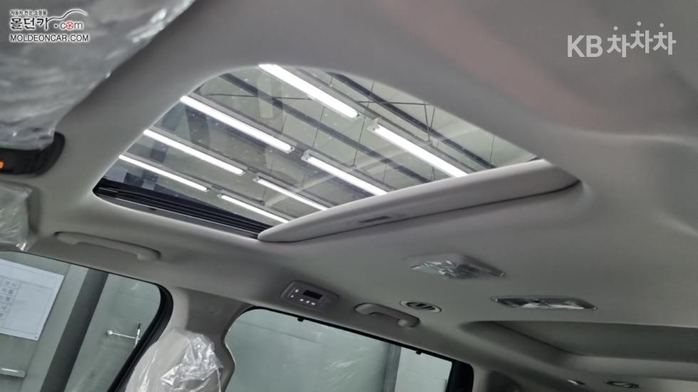 Kia Carnival — miniaturë 16