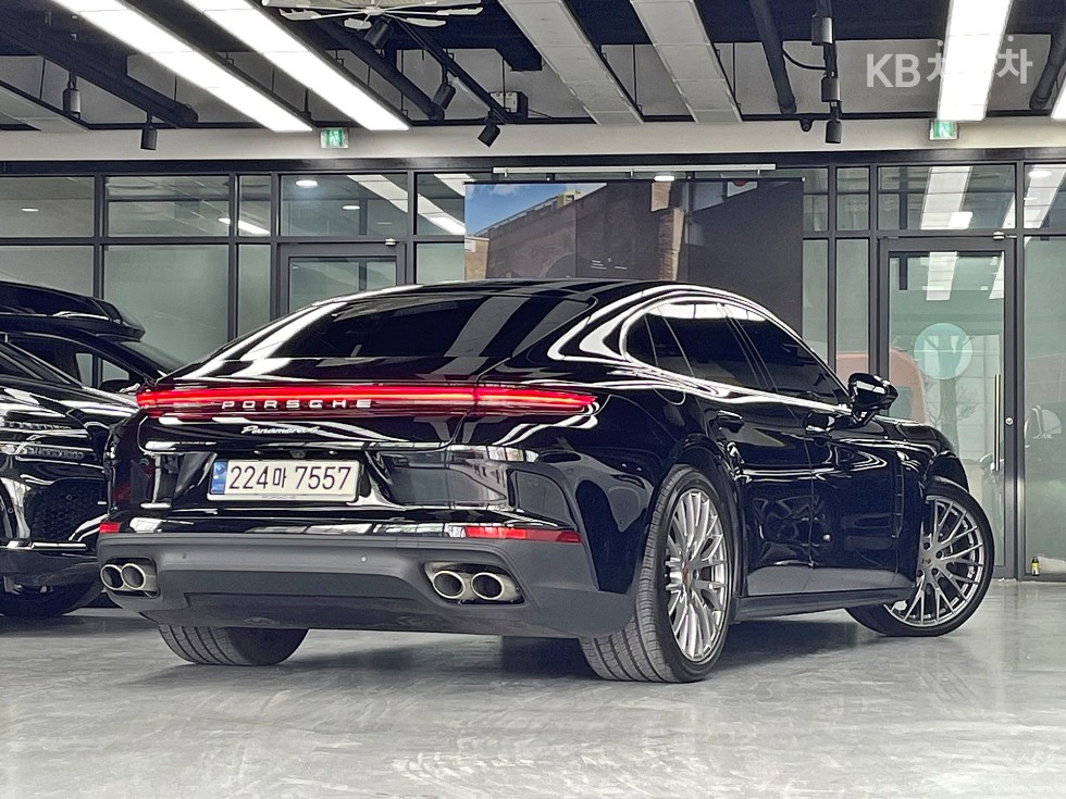 Porsche Panamera — miniaturë 2