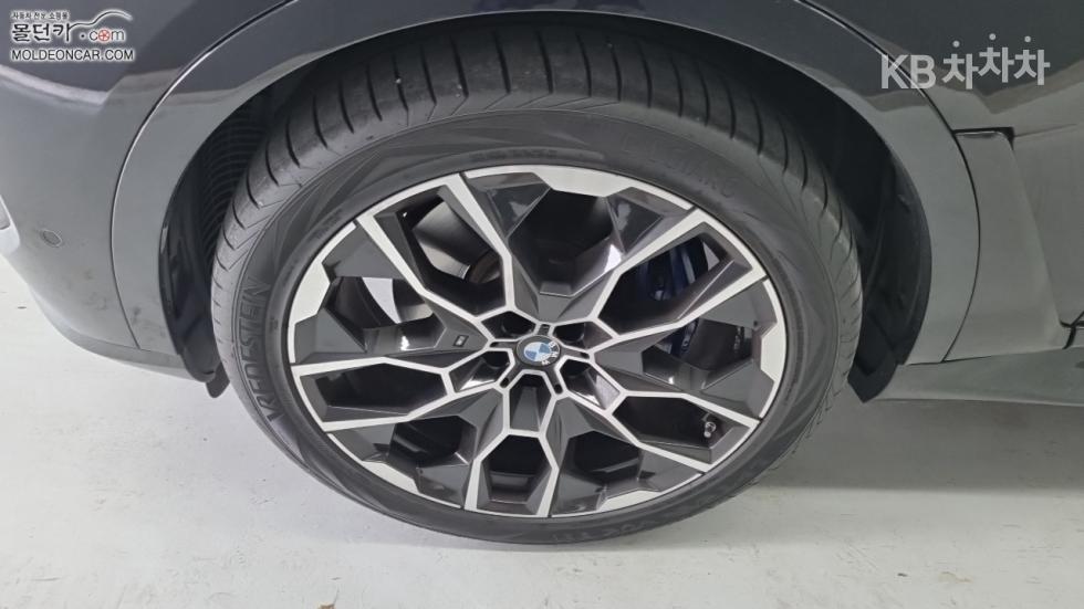 BMW X7 — miniaturë 6