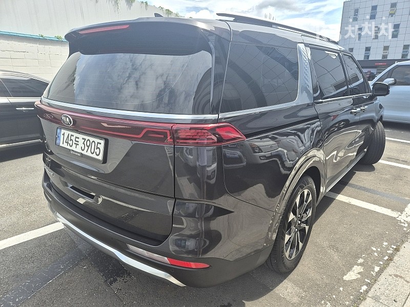 Kia Carnival — miniaturë 4