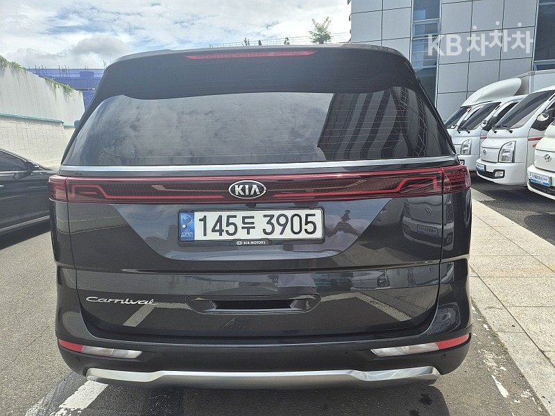 Kia Carnival — miniaturë 5