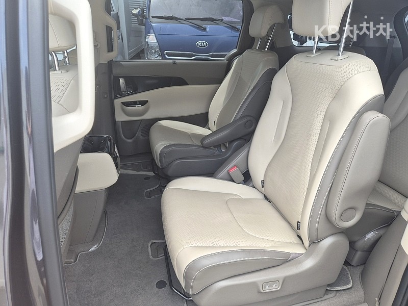Kia Carnival — miniaturë 9