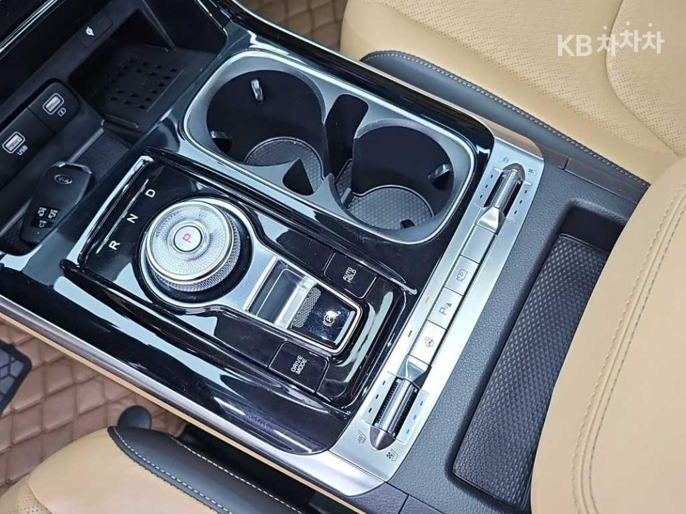 Kia Carnival — miniaturë 8