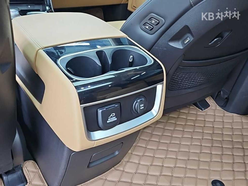 Kia Carnival — miniaturë 15