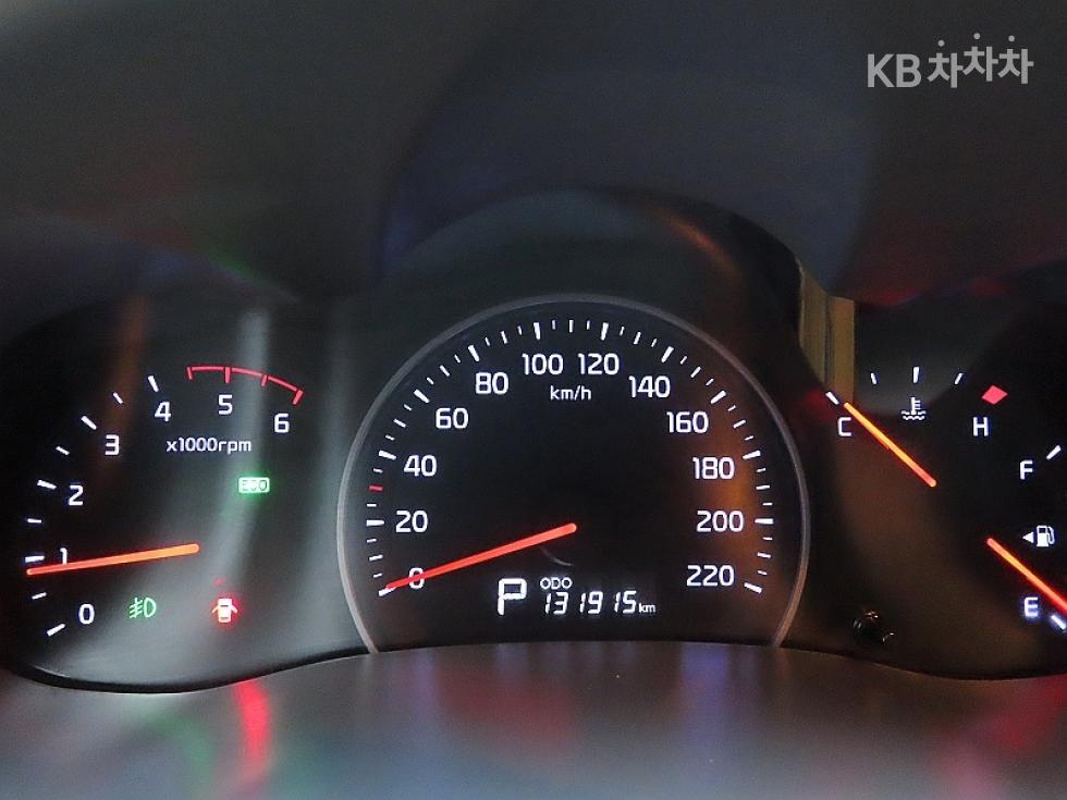 Kia Carnival — miniaturë 8