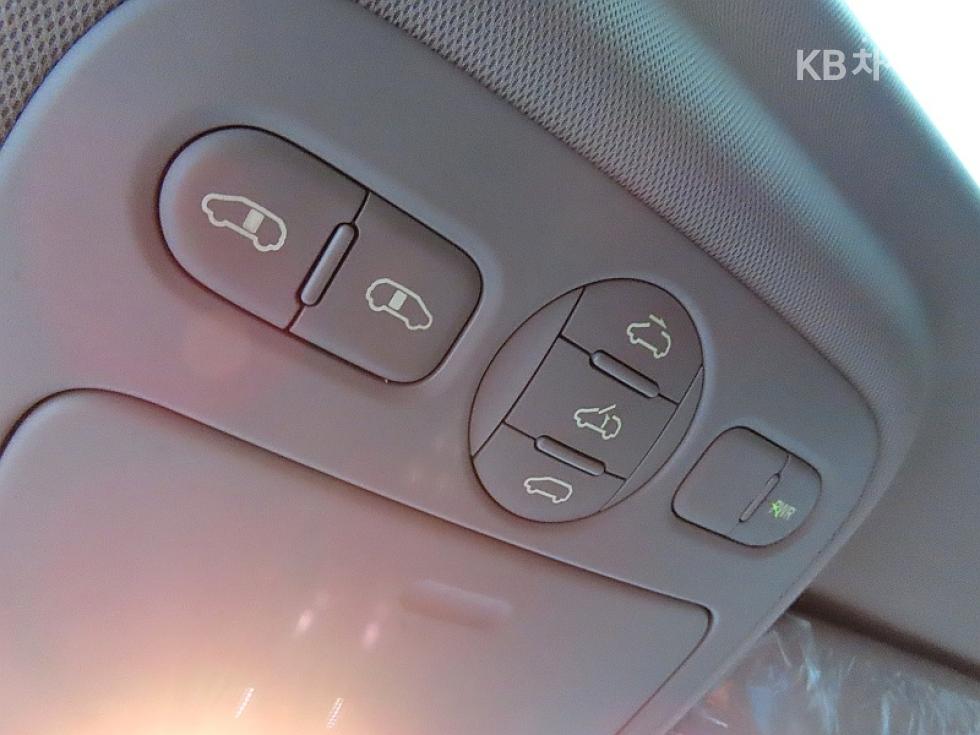 Kia Carnival — miniaturë 16