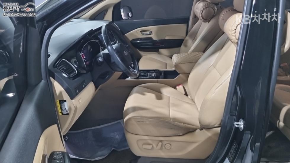 Kia Carnival — miniaturë 9