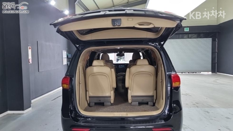 Kia Carnival — miniaturë 18