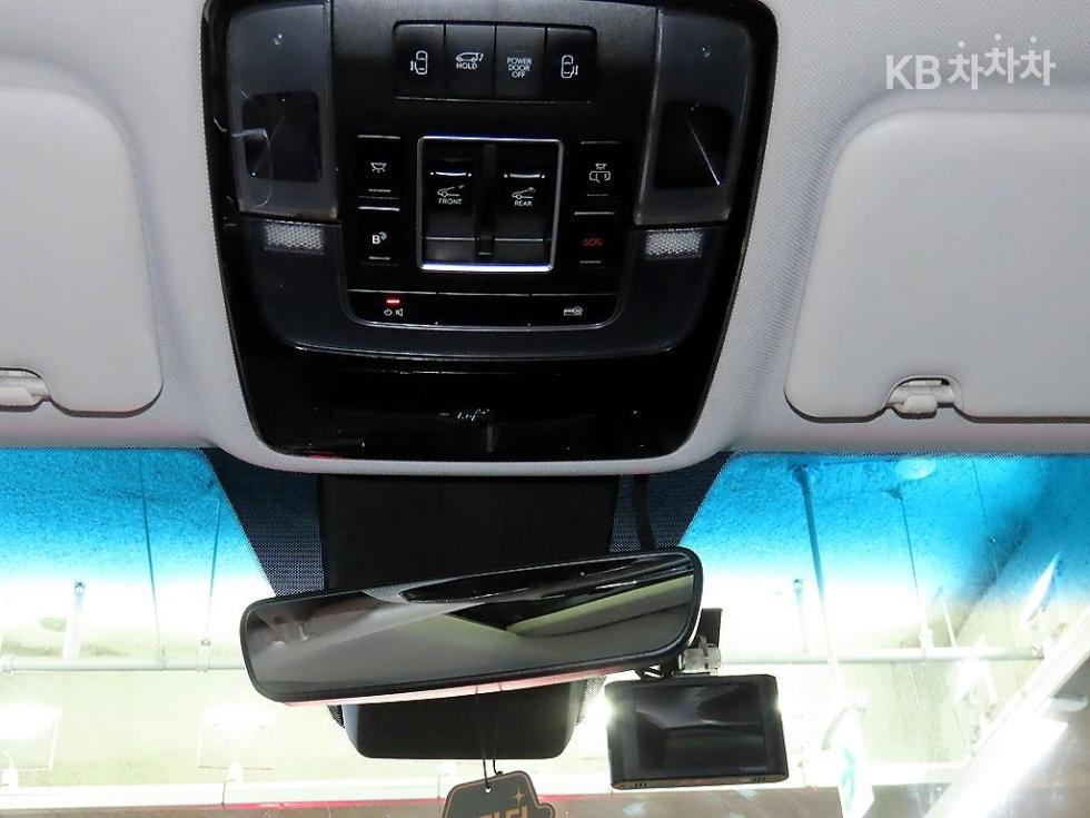 Hyundai Staria — miniaturë 13