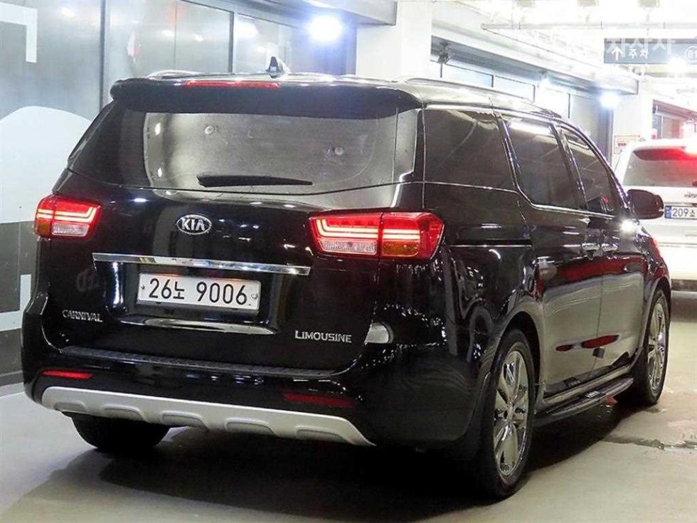 Kia Carnival — miniaturë 4