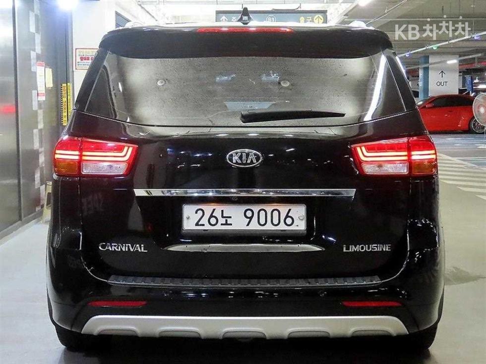 Kia Carnival — miniaturë 5