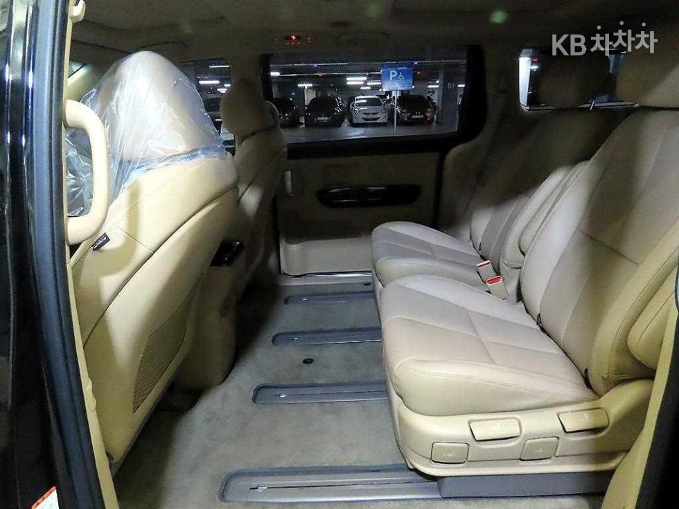 Kia Carnival — miniaturë 7