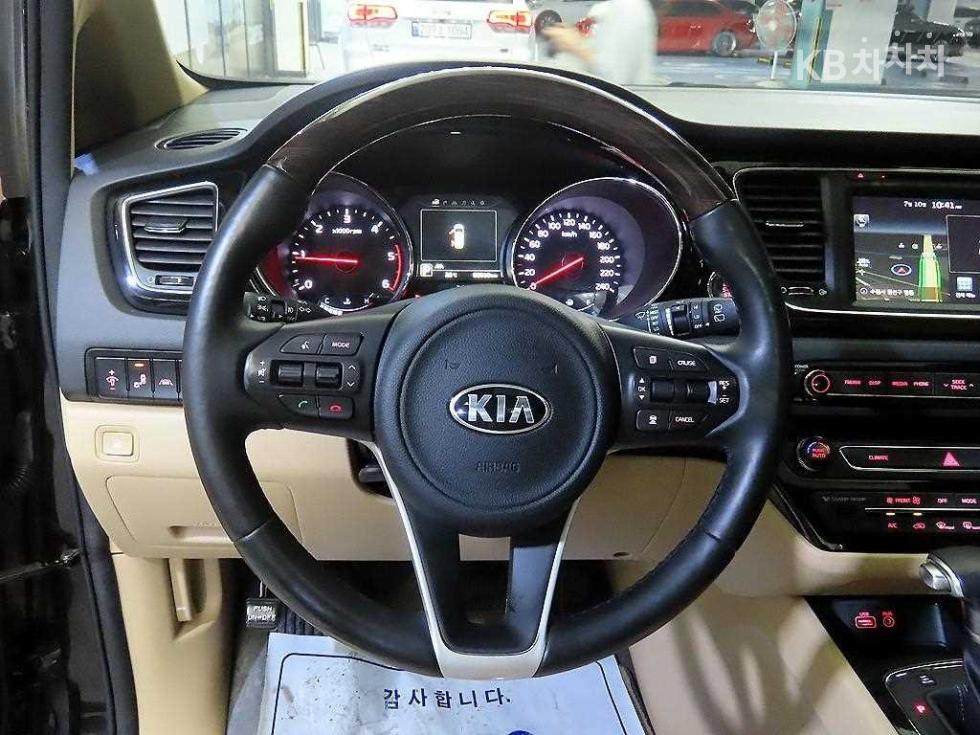 Kia Carnival — miniaturë 8